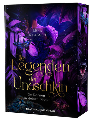 Das Cover zeigt dichte exotische Blätter und zwei Schmetterlinge. Im oberen Bildbereich sieht man einen Teil eines Frauenoberkörpers zwischen den Blättern. Im unteren Bildbereich ist ein Fantasiewesen abgebildet. Farblich ist alles in Lila, Blau und Schwarz gehalten.